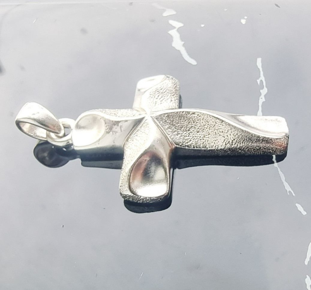 999 SOLID SILVER VINTAGE TEXTURED CROSS PENDANT