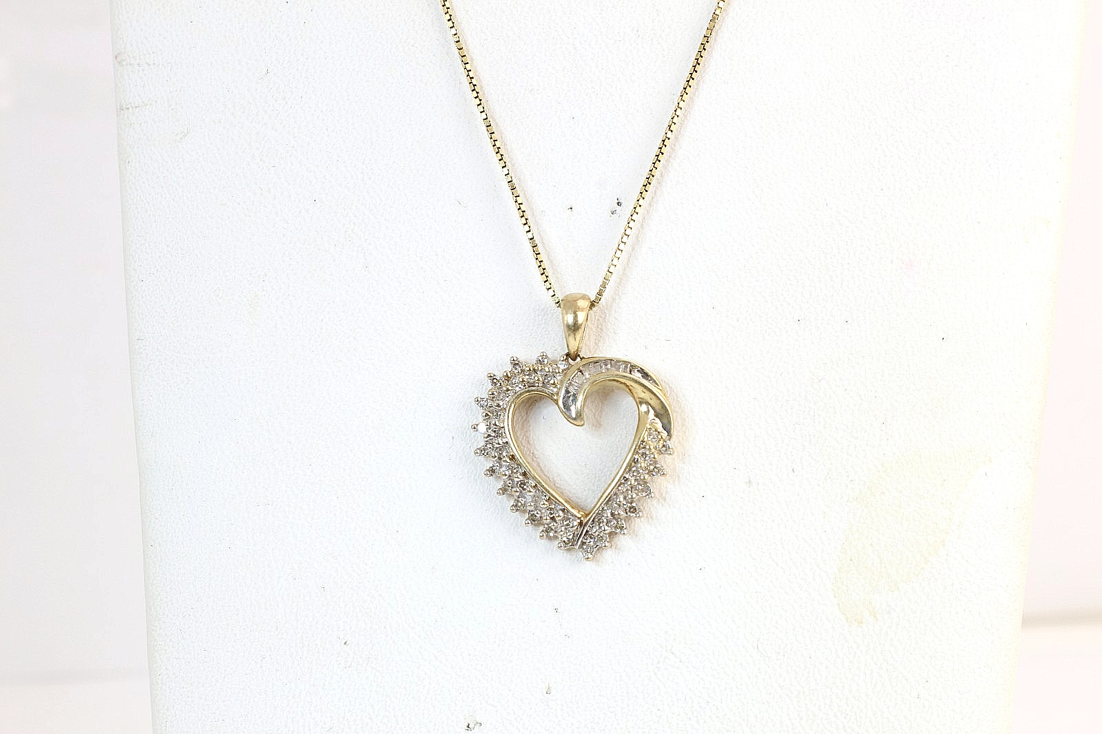 10k Solid Gold .50ctw Diamond Heart Charm Pendant Necklace 18″ Box Chain