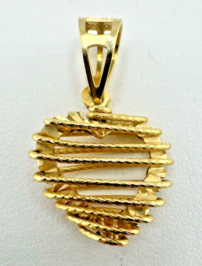 18K Yellow Gold Heart Shaped Pendant – 1/2″ / 1.5 Grams – NICE!