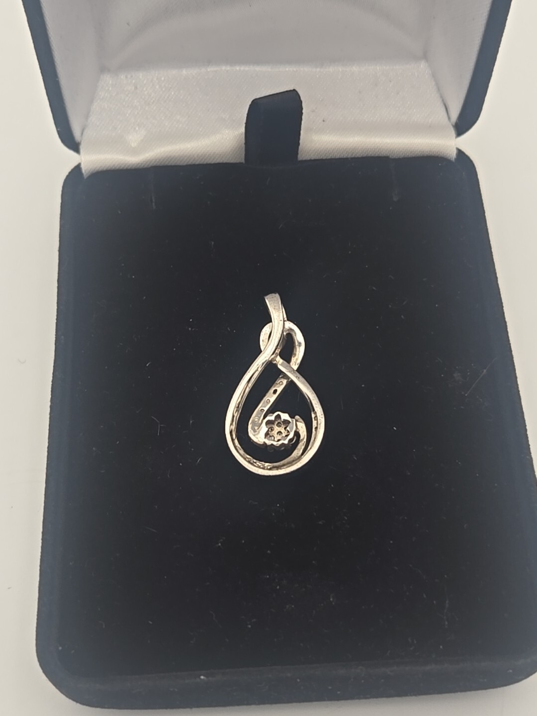 Love Knot Infinity Loop White An Black Design – Diamonds 925 Sterling Pendant
