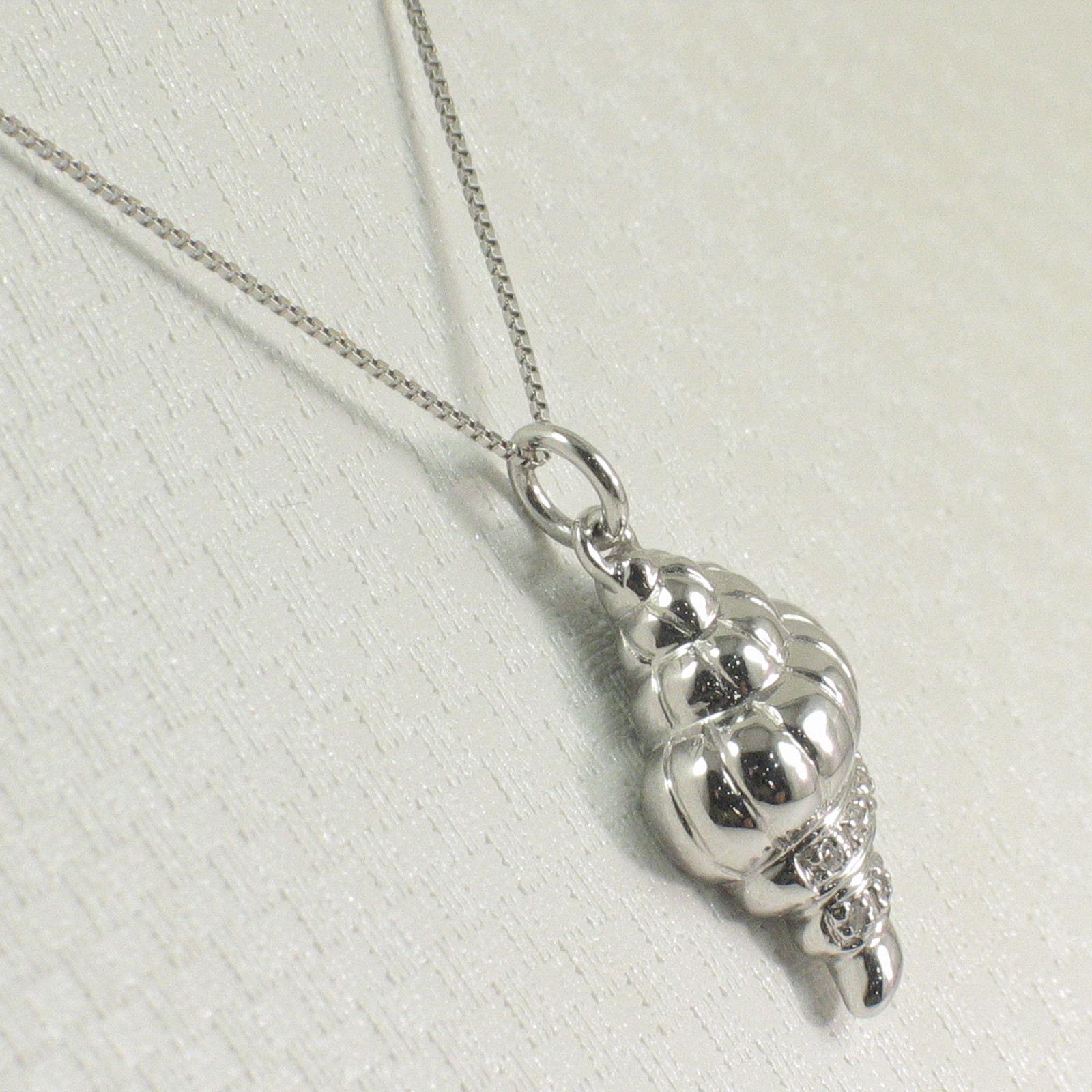 14k White Solid Gold Diamonds Beautiful & Unique Conch Pendant Necklace