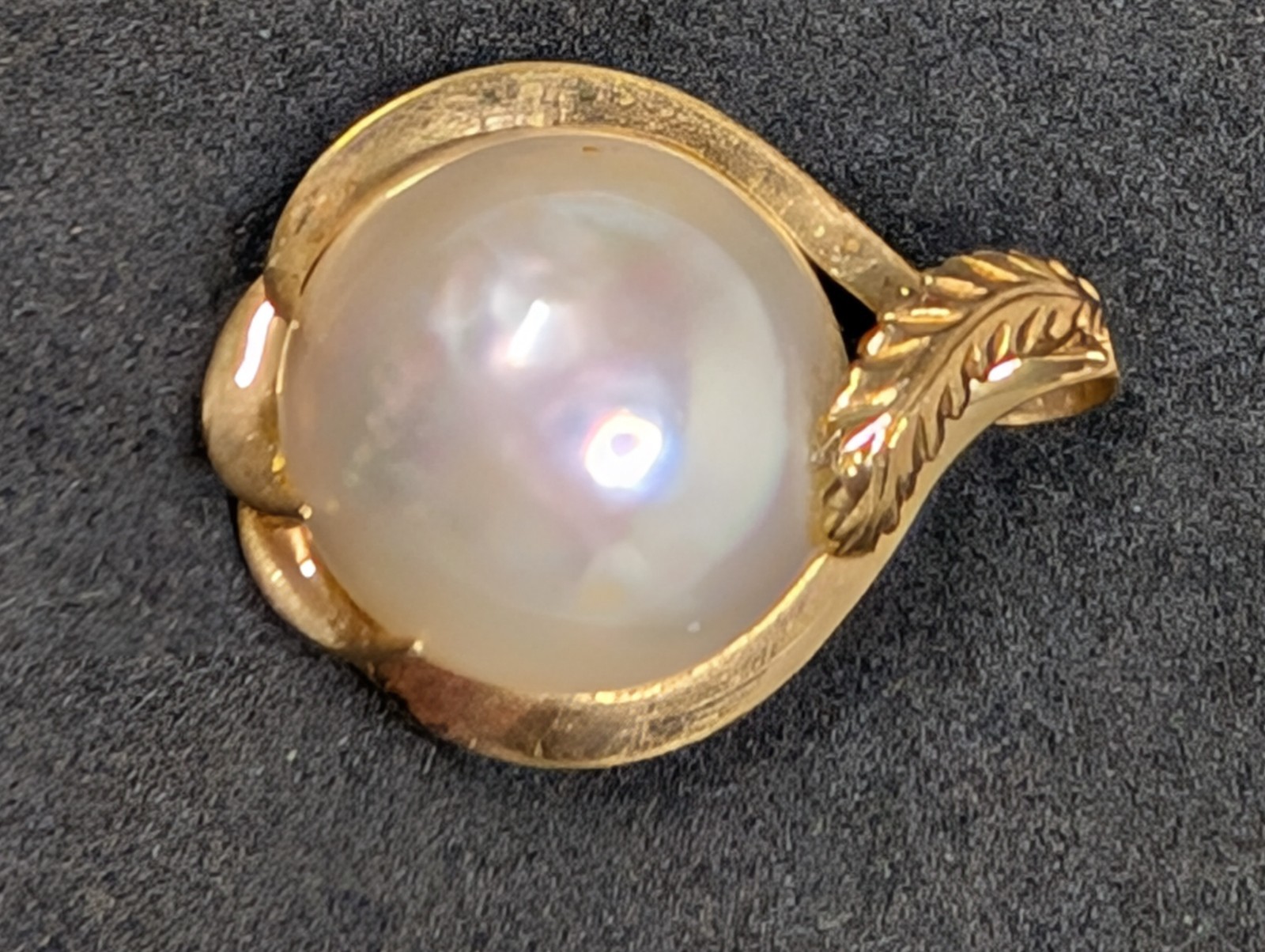Vintage 14k Yellow Gold Mabe Pearl Pendant 3.1 Grams Total