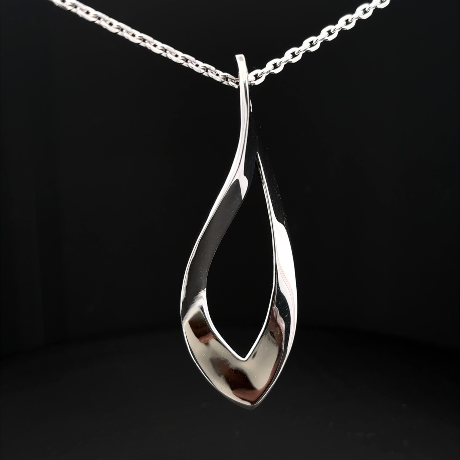 ELLE Sterling Silver Freeform Necklace (1 x 2 3/4 inch) Chain 24 Inch