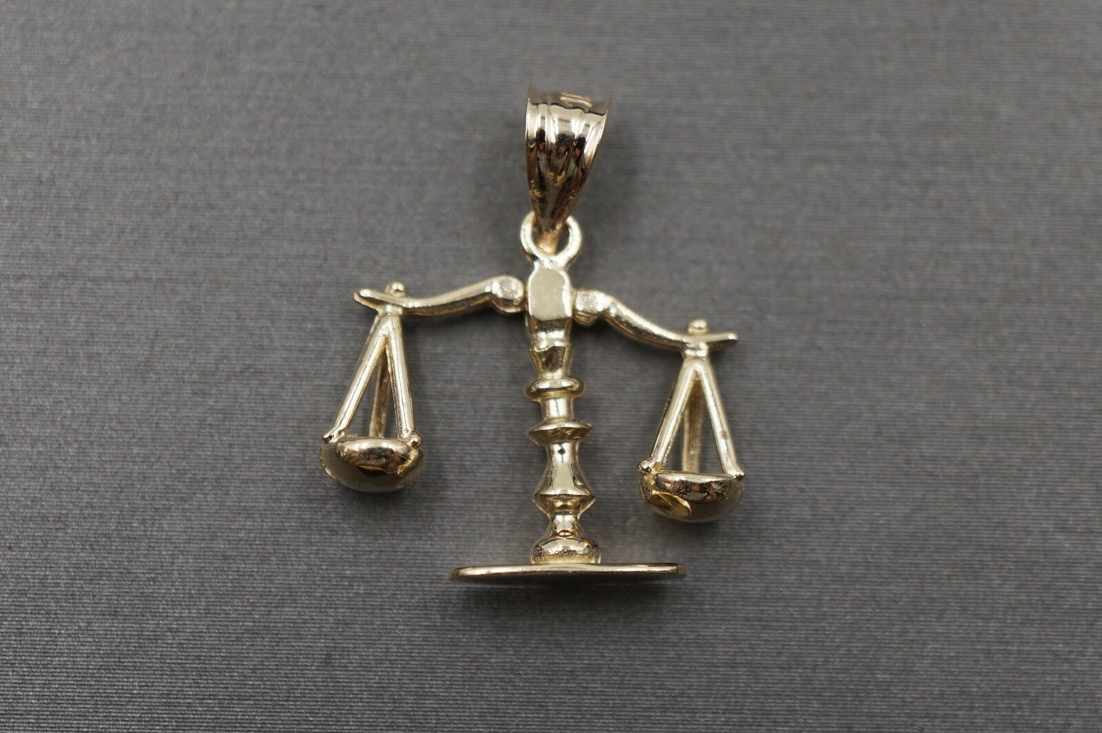 10K Solid Yellow Gold 0.85″ Moveable Horoscope Libra Charm Pendant.