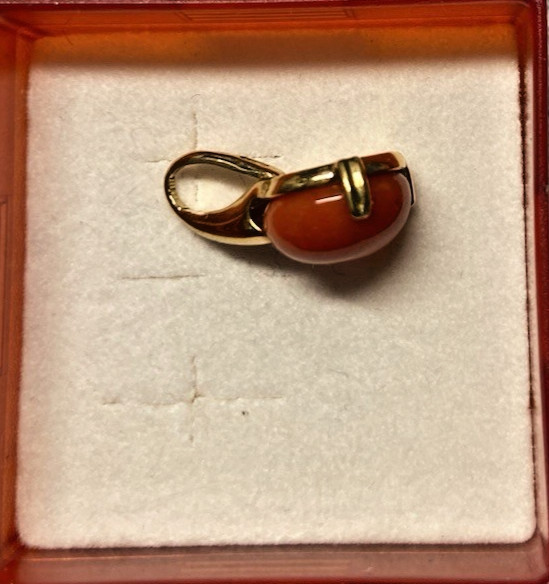 18K Yellow Gold Red Coral Pendant