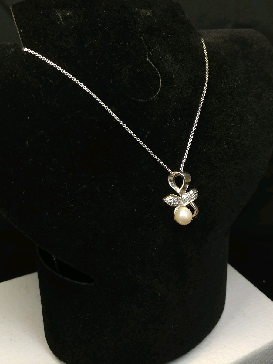 Genuine 18K White Gold Flower Pendant & Oval Chain 18.11″ Necklace 4.7g Italy