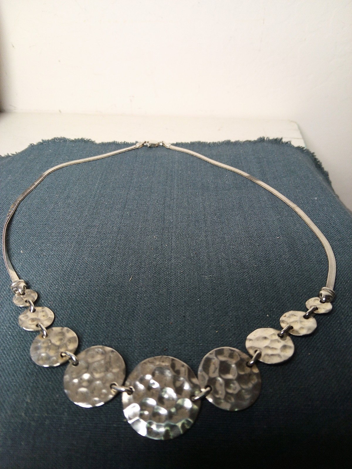 Sterling Silver 925 Hammered Graduated Disc Necklace Herringbone Chain 15″