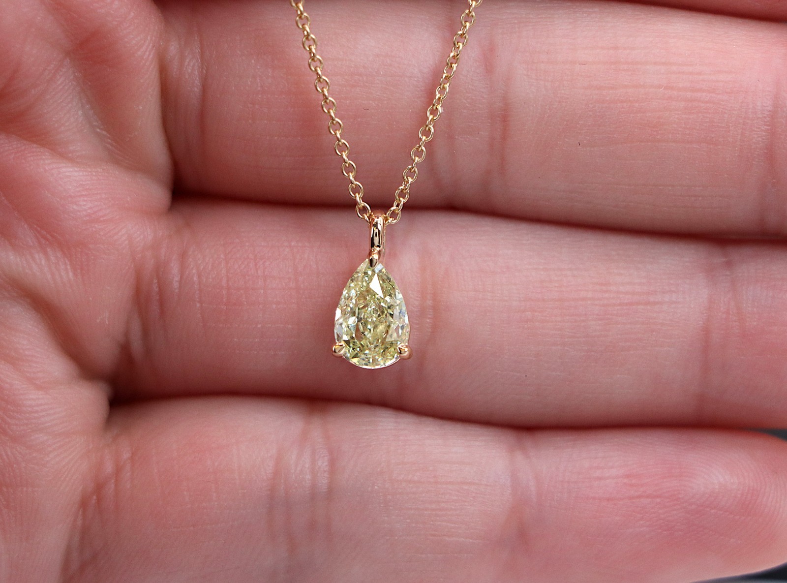 $11500 18k Yellow Gold GIA 1.17 Fancy Light Yellow Pear Diamond Pendant Necklace