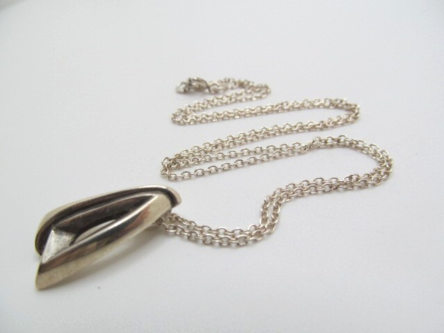 925 Sterling Silver Abstract Edge Geometric Solid Triangle Oval Chain Necklace