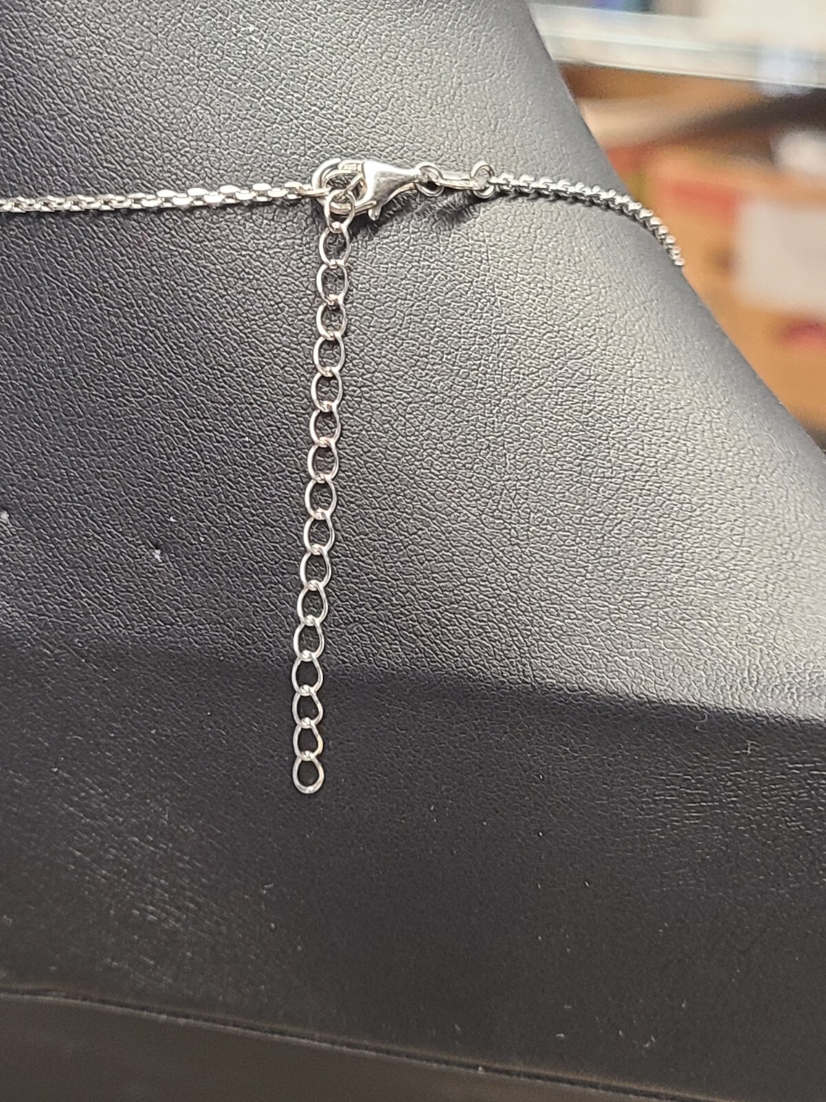 925 Chain With Unknown Sparkly Stone Necklace 18″