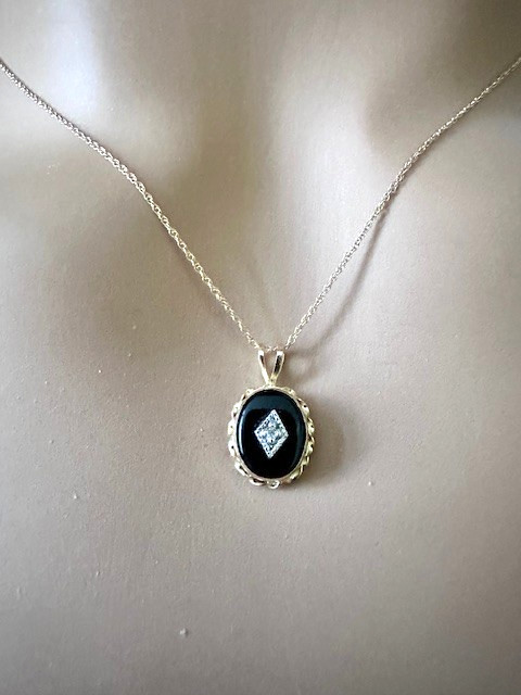 Estate 14K Yellow Gold Onyx & Diamond Pendant Chain Necklace