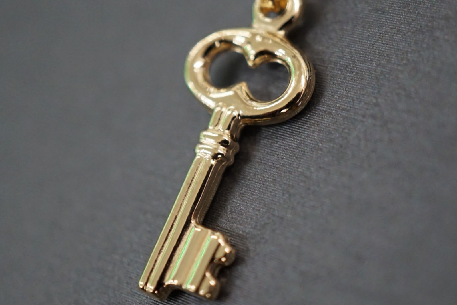 Beautiful 14K Solid Yellow Gold High Polished 1.1″ Key Charm Pendant.