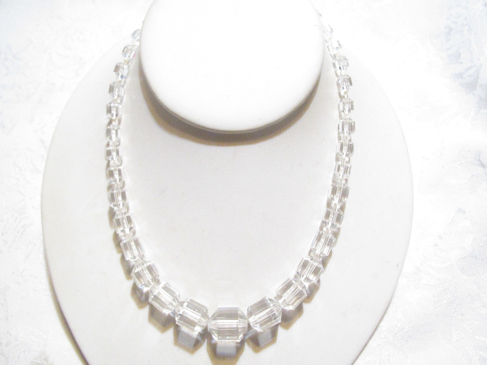 BEAUTIFUL ESTATE 15″ CHOKER STYLE STERLING CLASP CUT CLEAR CRYSTAL BEADS