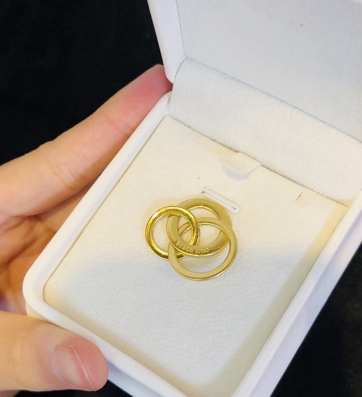 18K Gold Triple Interlocking Rings Pendant No Stones