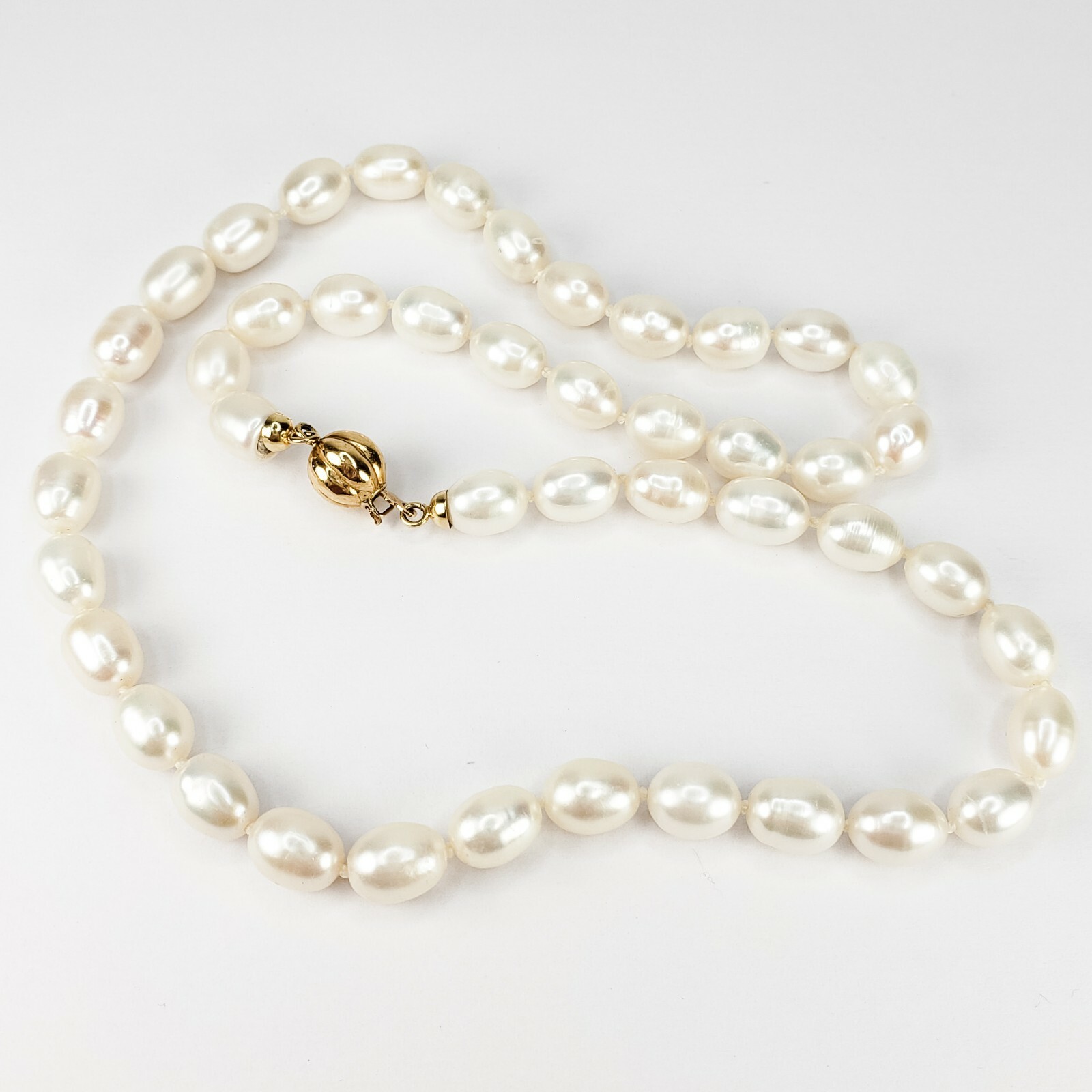 Unbranded Pearl Necklace 18K Yellow Gold 17.5″ White Oval Freshwater Strand 750