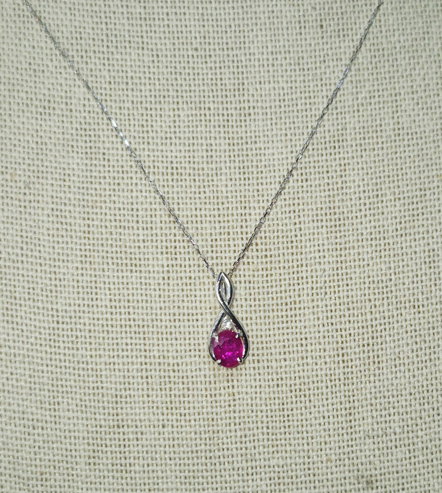BEAUTIFUL 18k GOLD NATURAL RED RUBY & DIAMOND PENDANT 16″ NECKLACE W/CERTIFICATE