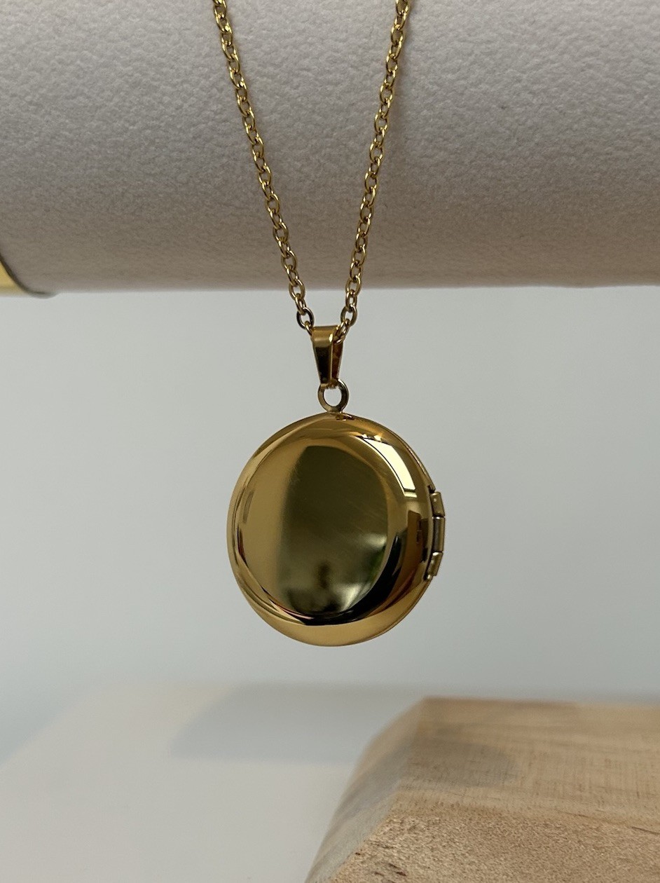 18ct Gold Filled Locket Necklace – Floral Engraved – 20” Chain – Holds 2 Photos