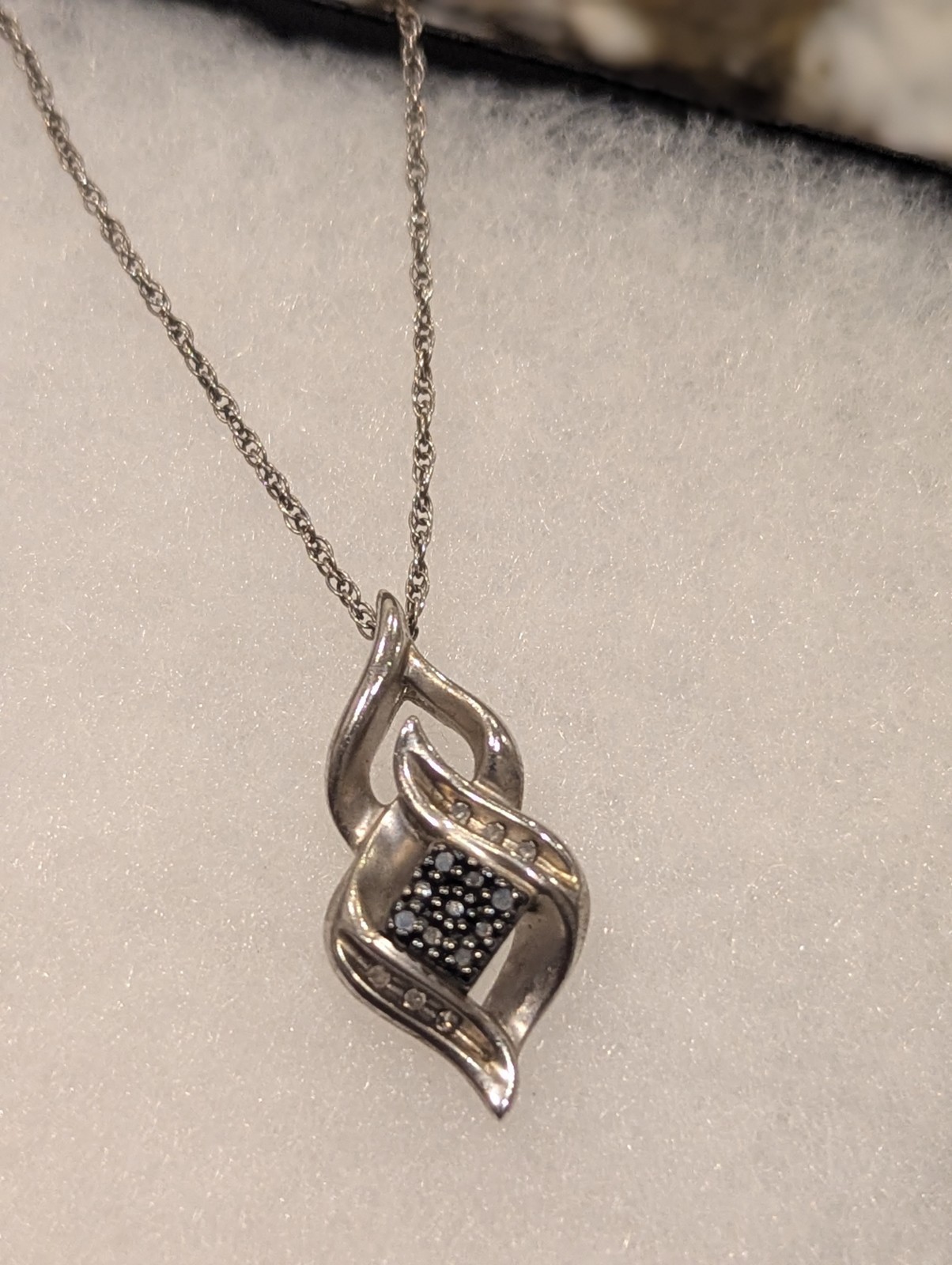KAY JEWELERS 925 Black & White Diamond Sterling Silver Pendant w/ 18″ Chain