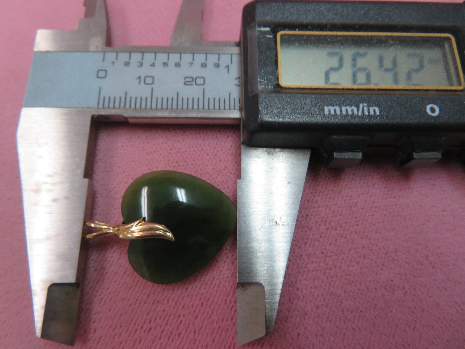 High Quality 14k Solid Y. Gold Nephrite Jade Heart Pendant 3.4 Grams