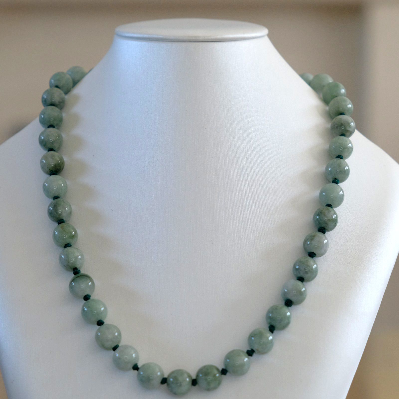 Jade Beaded Necklace Moss in Snow Natural Hand Knotted 10mm Beads 21 in
