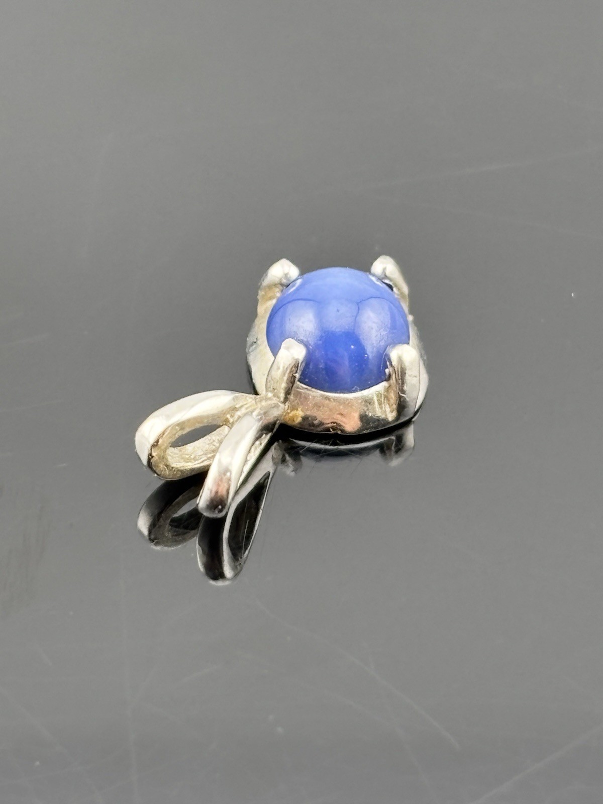 Vintage 14k White Gold Blue Star Sapphire Pendant Round Cabochon 7/16″ Petite