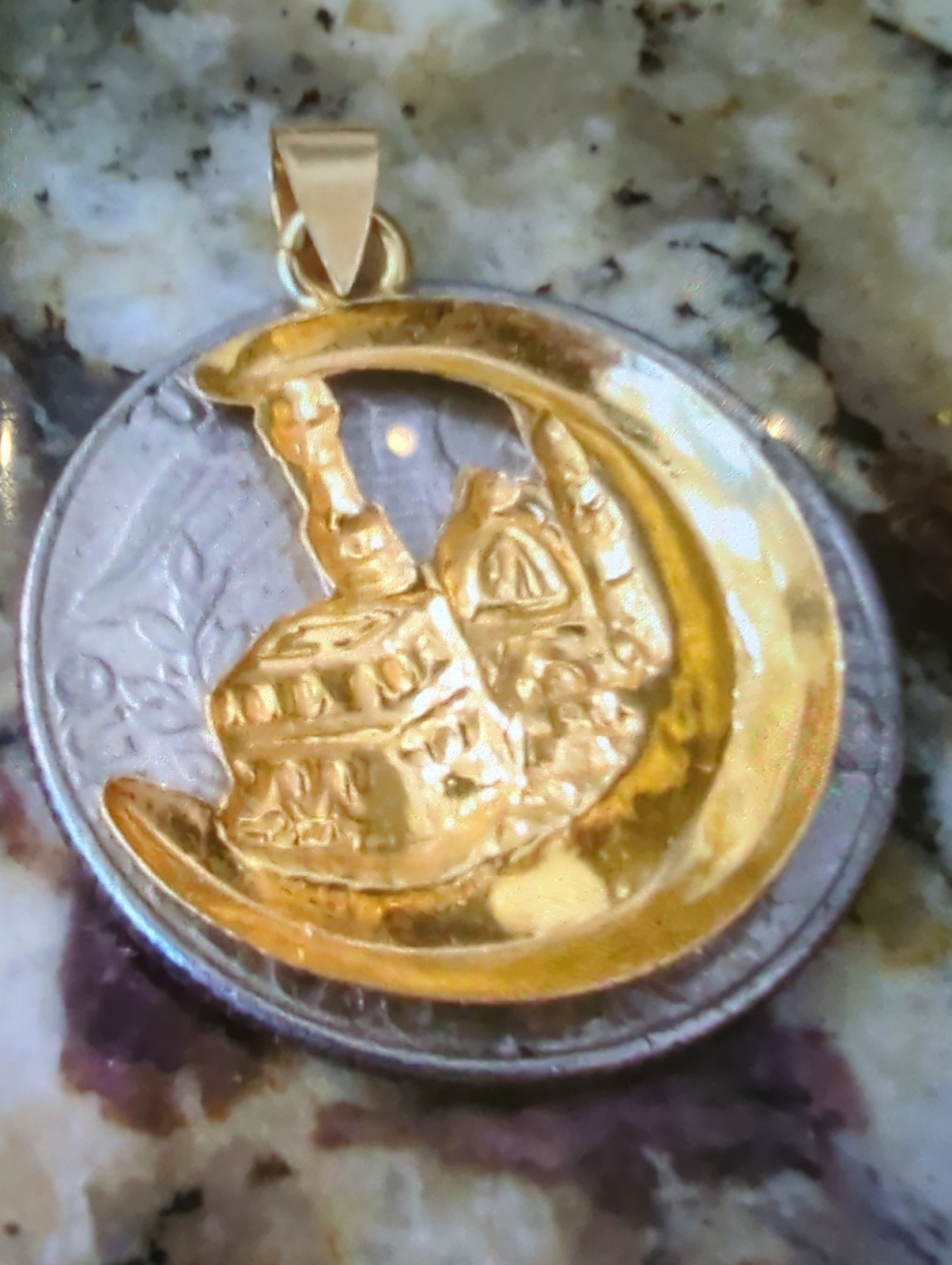 21 Carat Solid Gold Pendant Makkah & Madina 2 In One From Makkah.