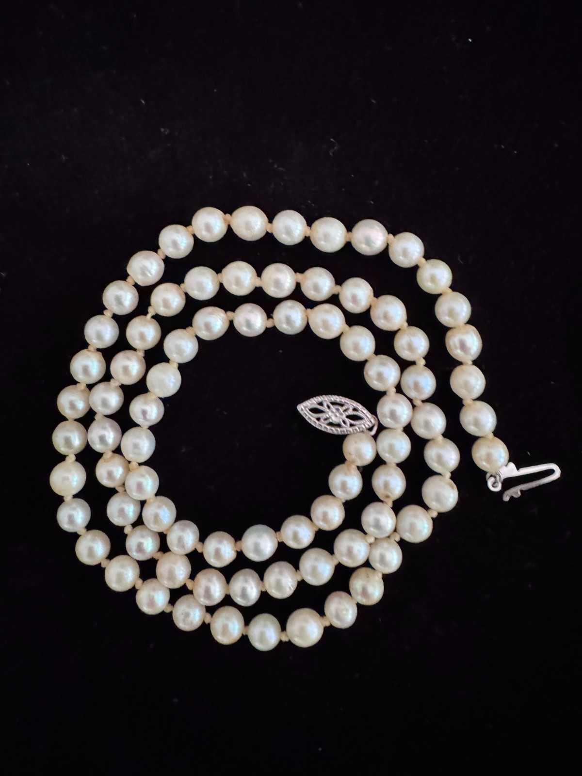 Vintage 14K White Gold Filigree Clasp Cultured Pearl Necklace Hand Knotted