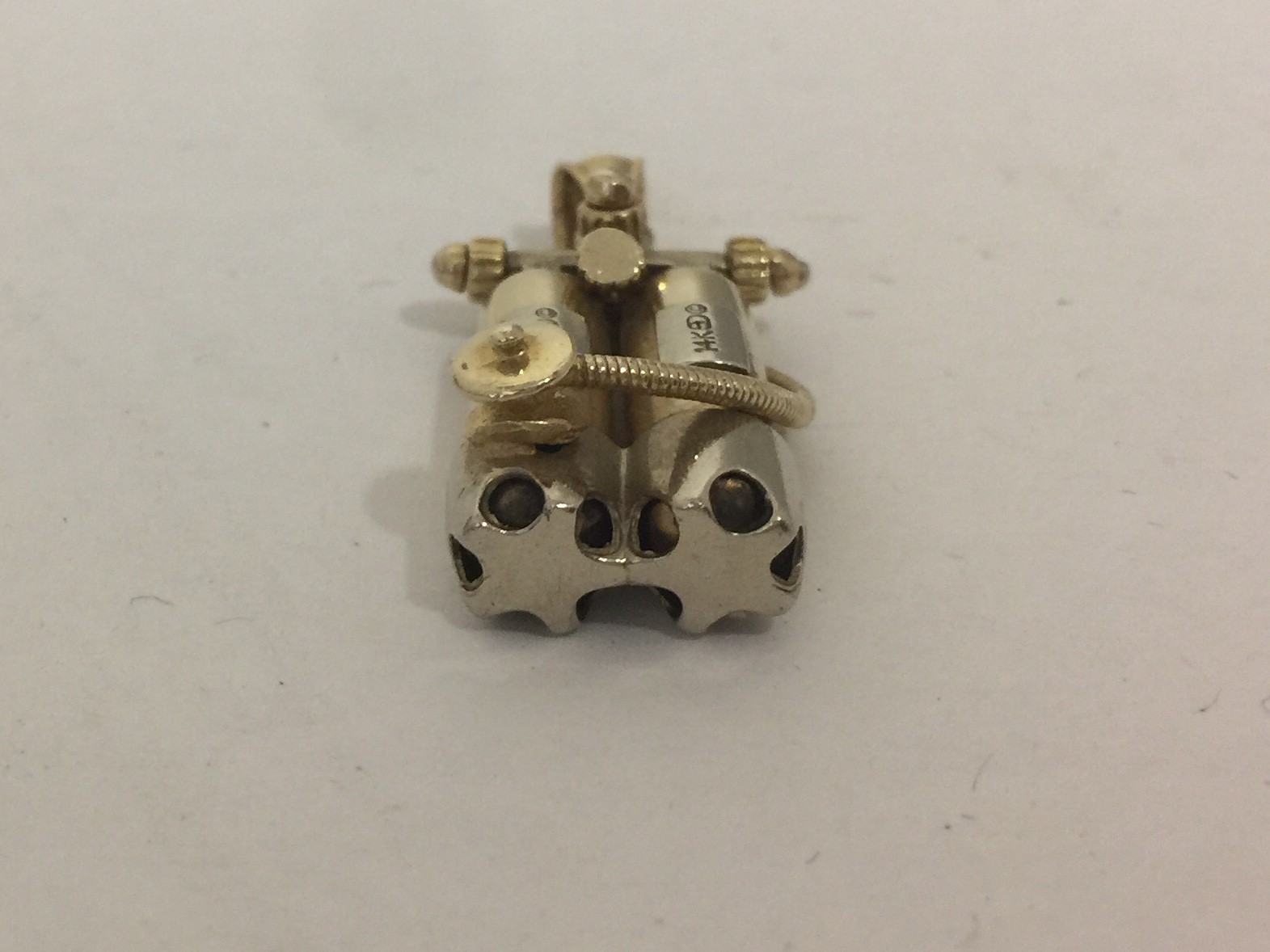 14K Yellow/White Gold 3 Dimensional Double Scuba Tanks With Air Hose Pendant