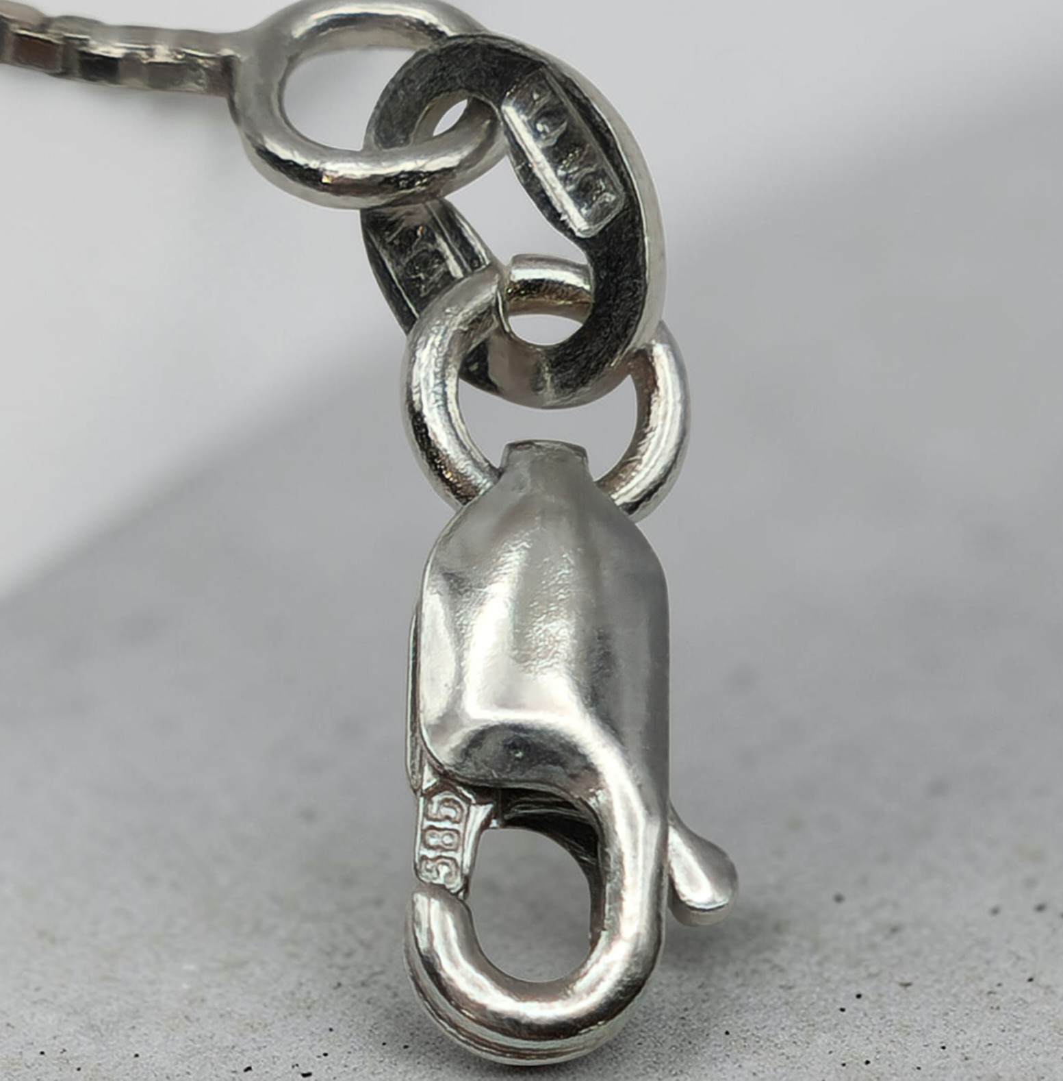Milros Italy 14k White Gold Box Chain Necklace 17″ Cream Black Station 4.3g Spin
