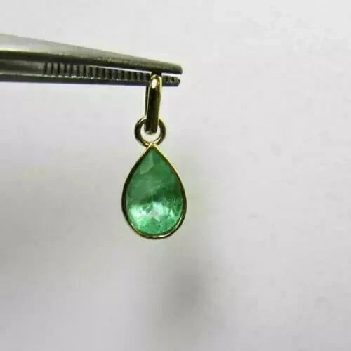 4 Ct Pear Cut Green Emerald Solitaire Pendant 14K Yellow Gold Finish Free Chain