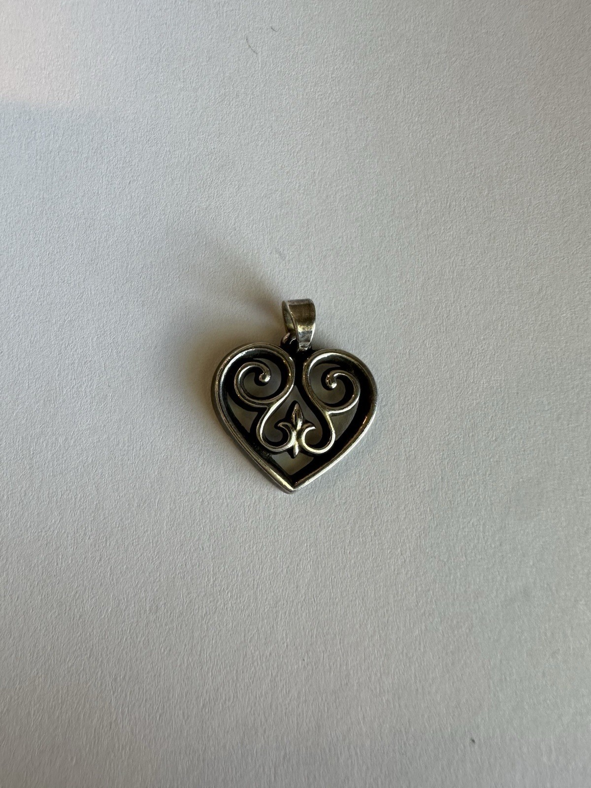 James Avery French Scroll Heart – Retired