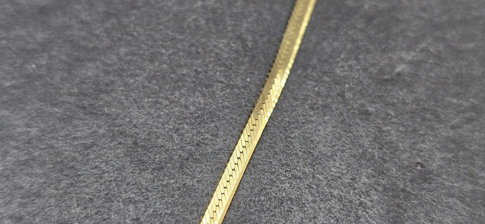 Italy 14k Solid Gold Herringbone Chain Topaz Necklace 6.27g – Scrap or Wear