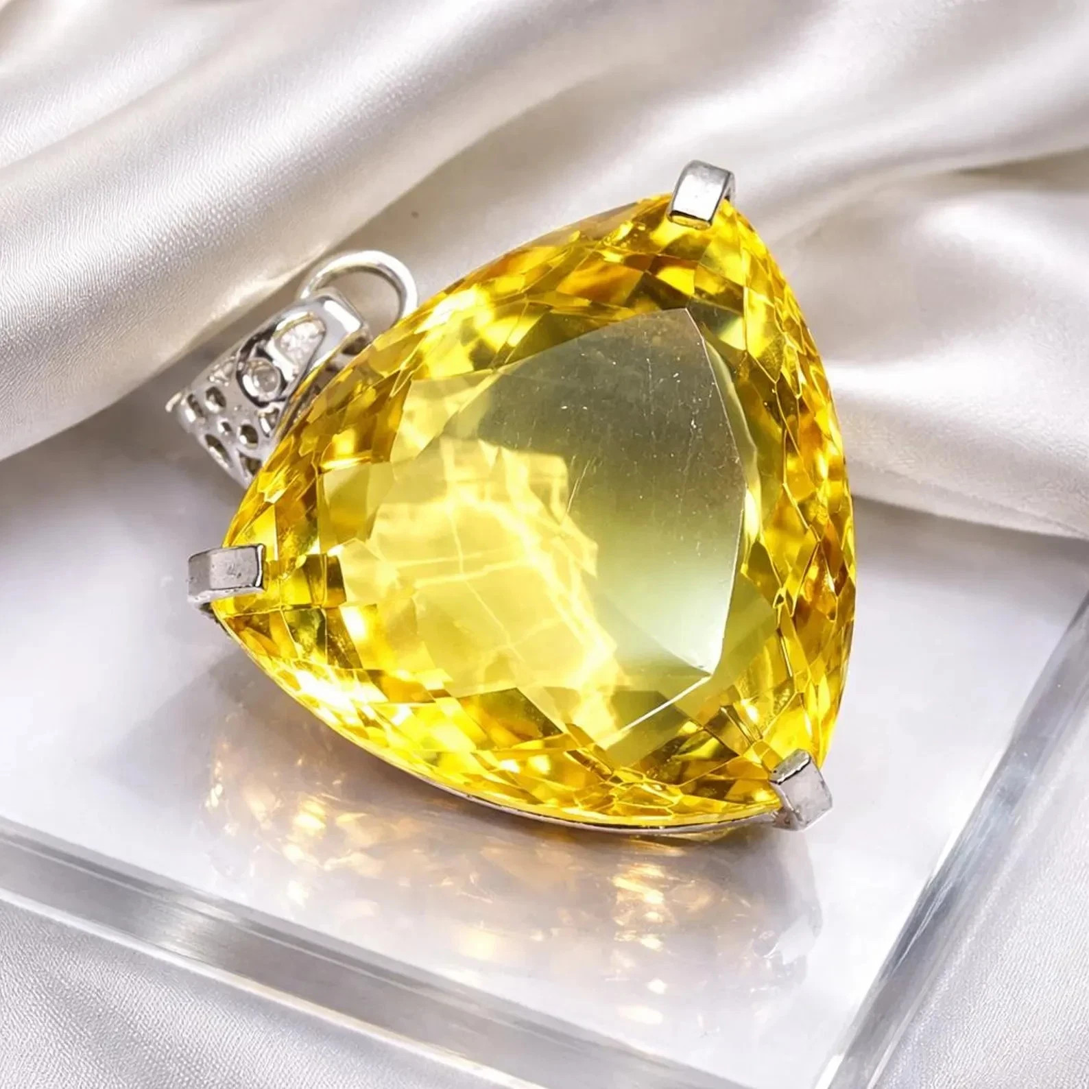 90.50 Ct+ Certified Natural Topaz 925 Solid Silver Trillion Pendant Gemstone AG