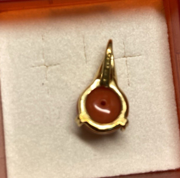 18K Yellow Gold Red Coral Pendant