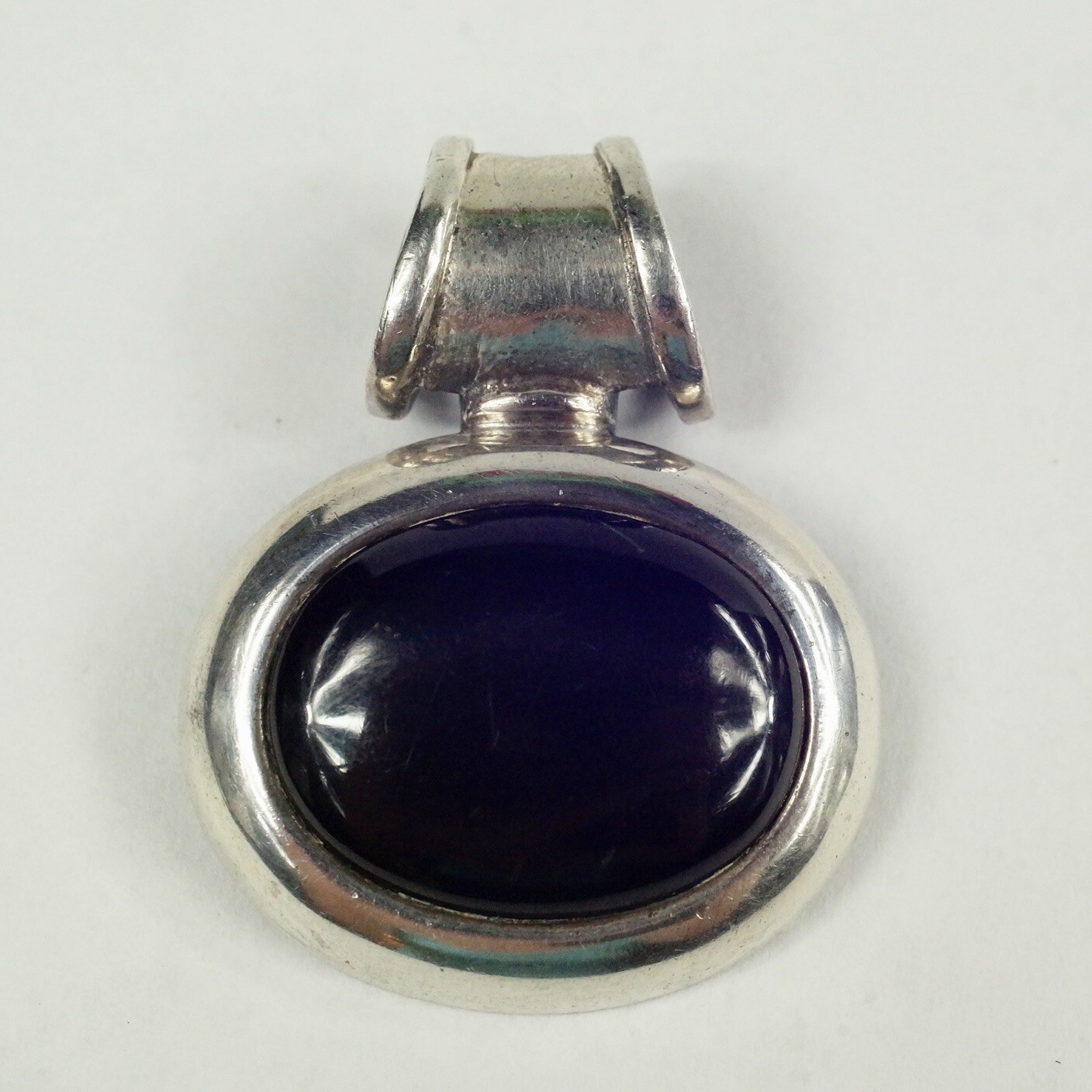 sterling silver black resin or plastic cabochon oval pendant Thailand
