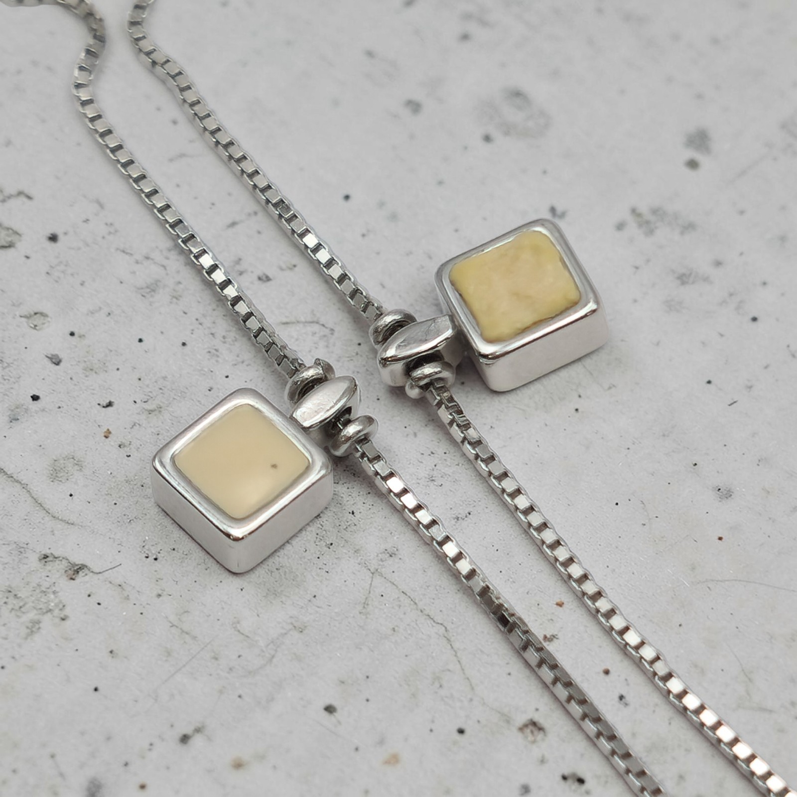 Milros Italy 14k White Gold Box Chain Necklace 17″ Cream Black Station 4.3g Spin