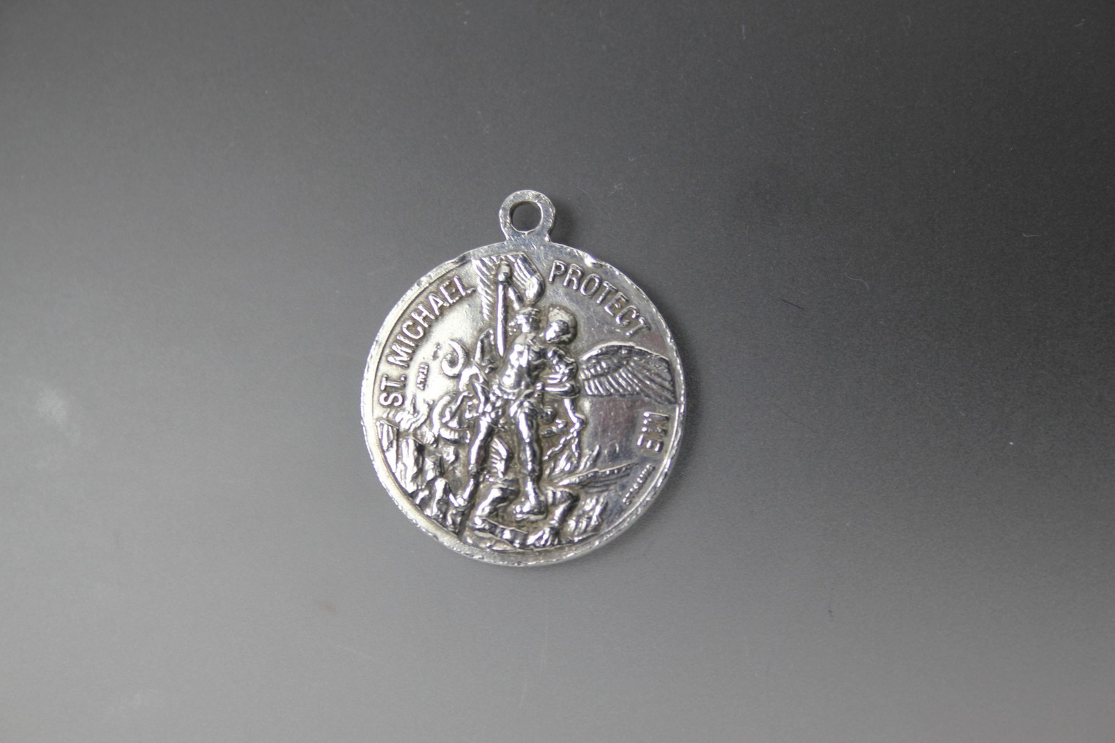 Sterling St.Michael Protect Me The USMC Round Charm Some Damage 9.4g (PEN10262)