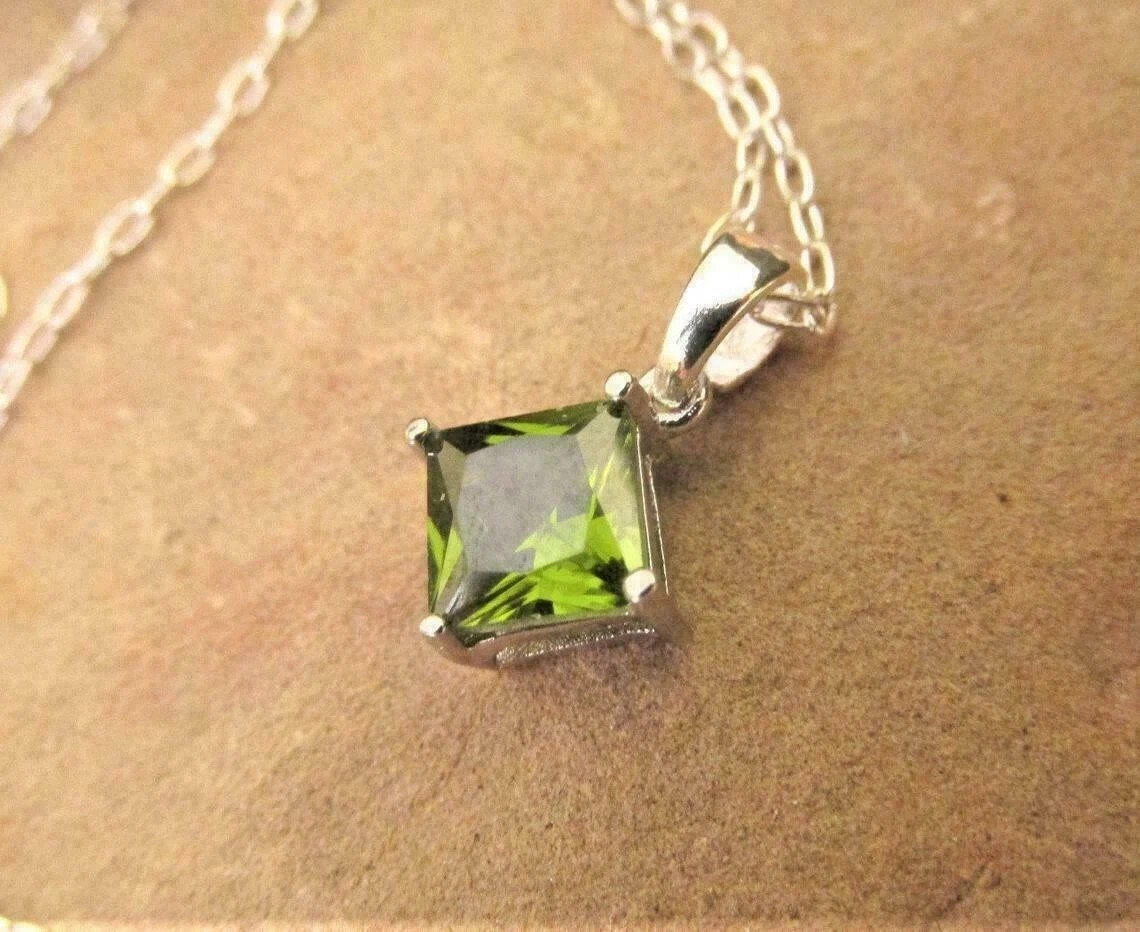 2Ct Princess Green Peridot Solitaire Gift Pendant 14K White Gold Over Free Chain