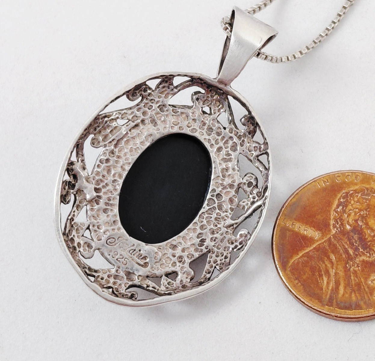 Jezlaine 925 Sterling Silver Oval Black & White Cameo Pendant Necklace