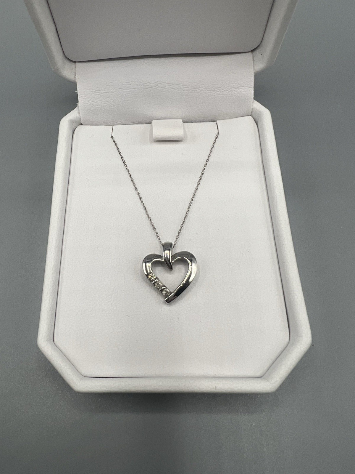 Vintage Y2K 10K White Gold Diamond Heart Necklace Pendant 0.10 CTW Certified