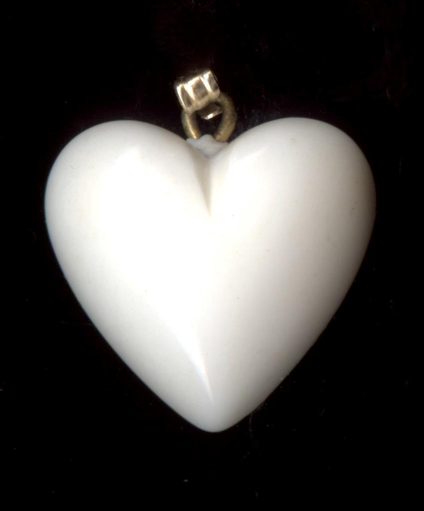 14K 1.81 Gram Solid Yellow Gold Heart Plastic Resin Flower Painted Pendant zv