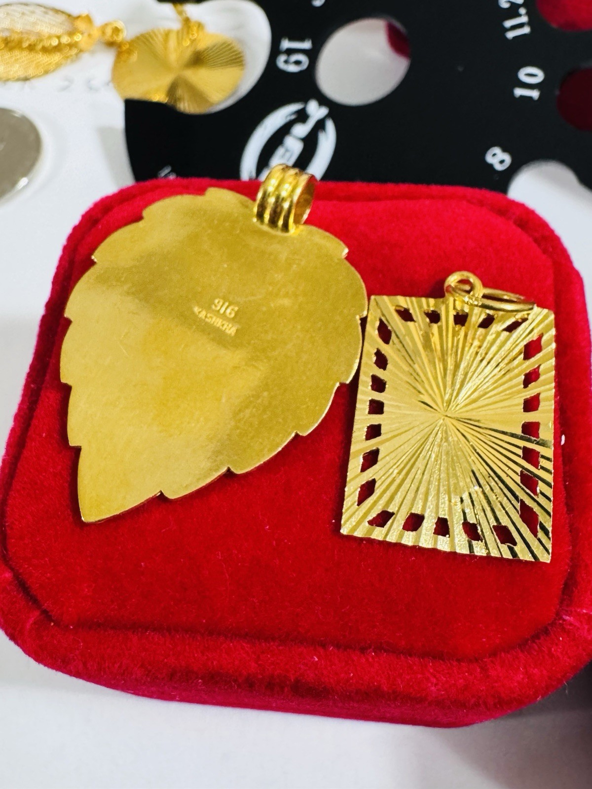 Saudi 22K Solid 916 Real Gold Two Set (2) Leaf Flower/Sikh Allah Pendant 9.2g