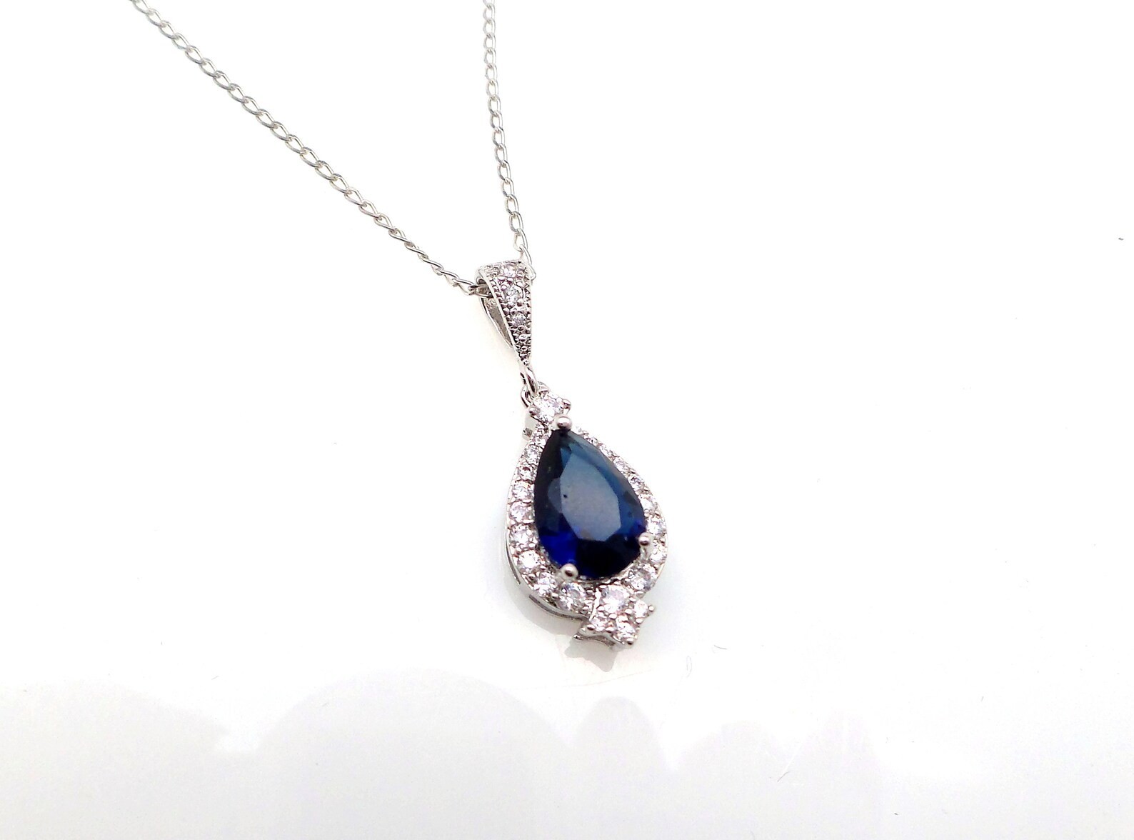 4.00 Ct Pear Cut Natural Sapphire Diamond Beautiful Pendant 14K White Gold