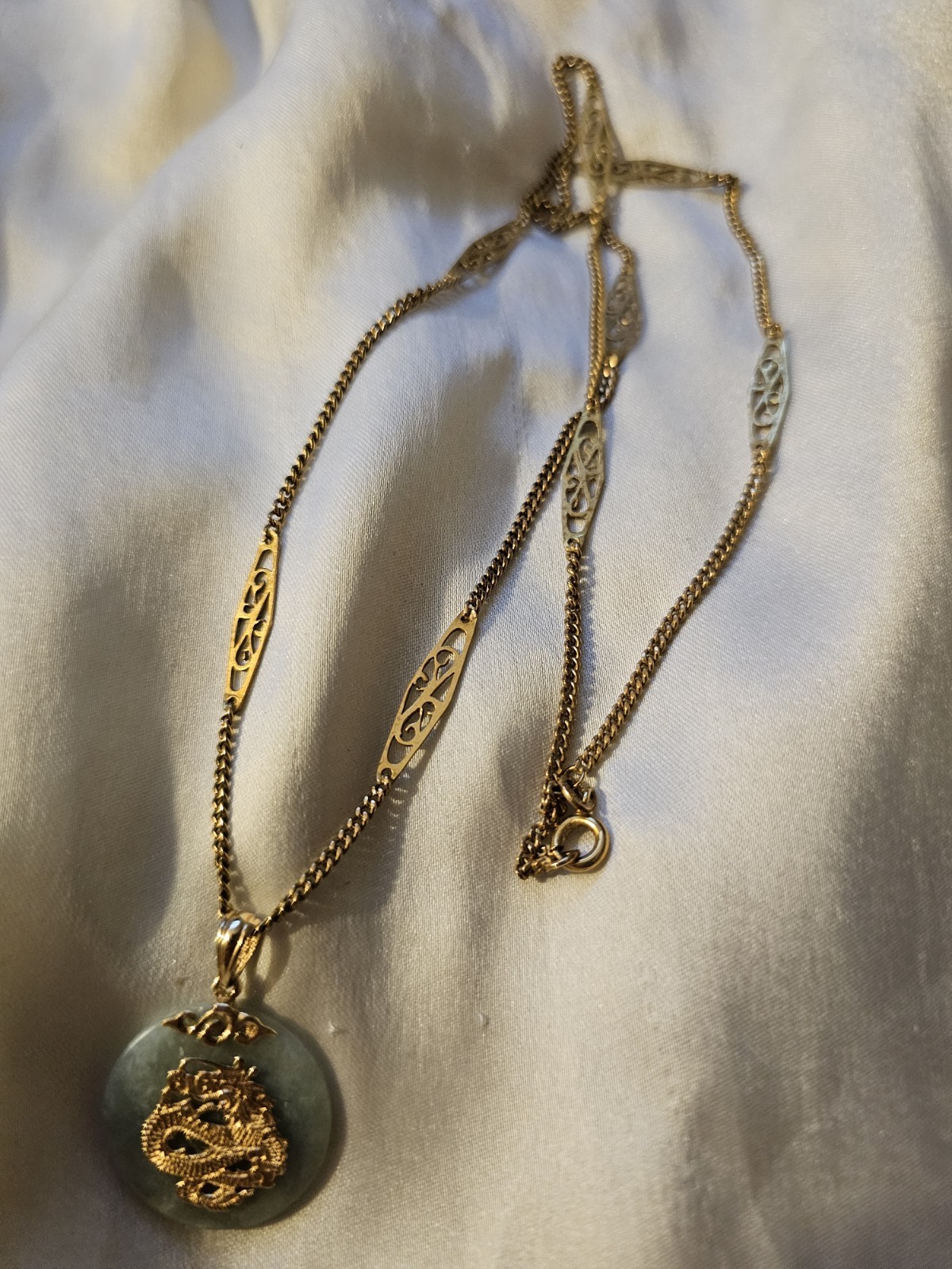 Sanuk 14K Jade Pendant / 18K 22″ Rare Design Necklace