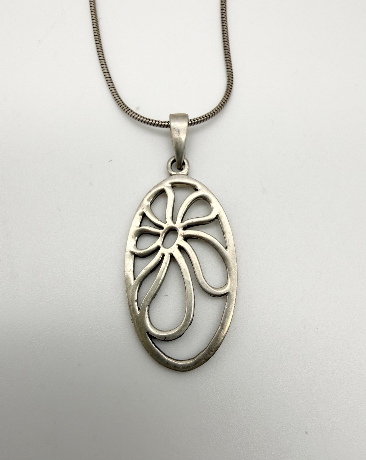 Oval Daisy Pendant + 18″ Snake Chain Stamped Silver 925 Italy Floral 6.51g